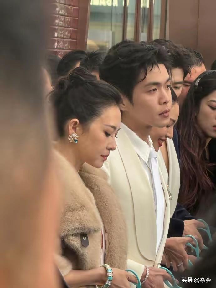 章子怡为新戏增重20斤，这敬业度真的让人瑞思拜！
在这个“白幼瘦”盛行的娱乐圈，