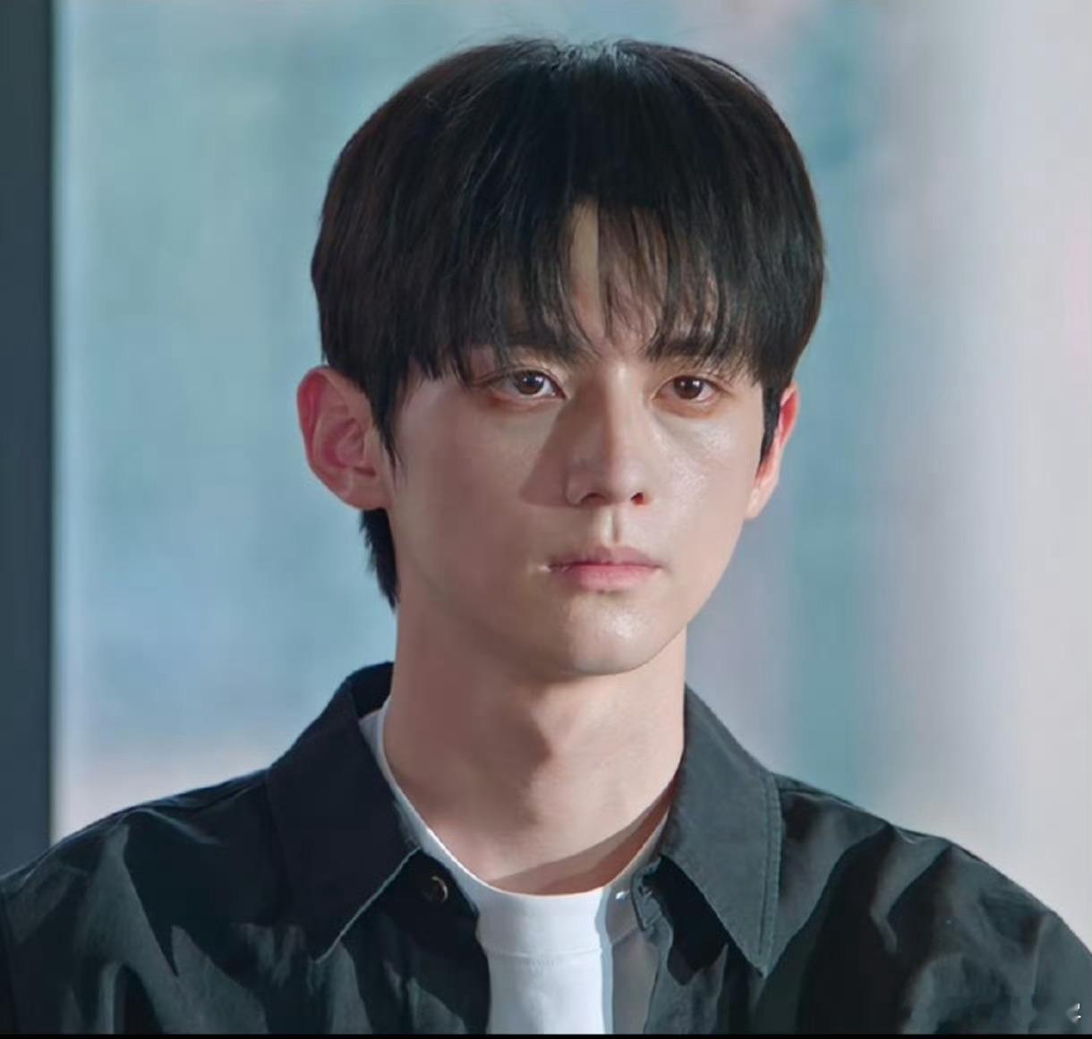 赖伟明明明挺帅的为啥在剧里这么憔悴 