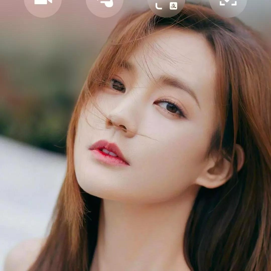 微风拂面，少女柔美的脸庞散发着自然的魅力少女感微笑女孩 自然清新美少女 自然甜系