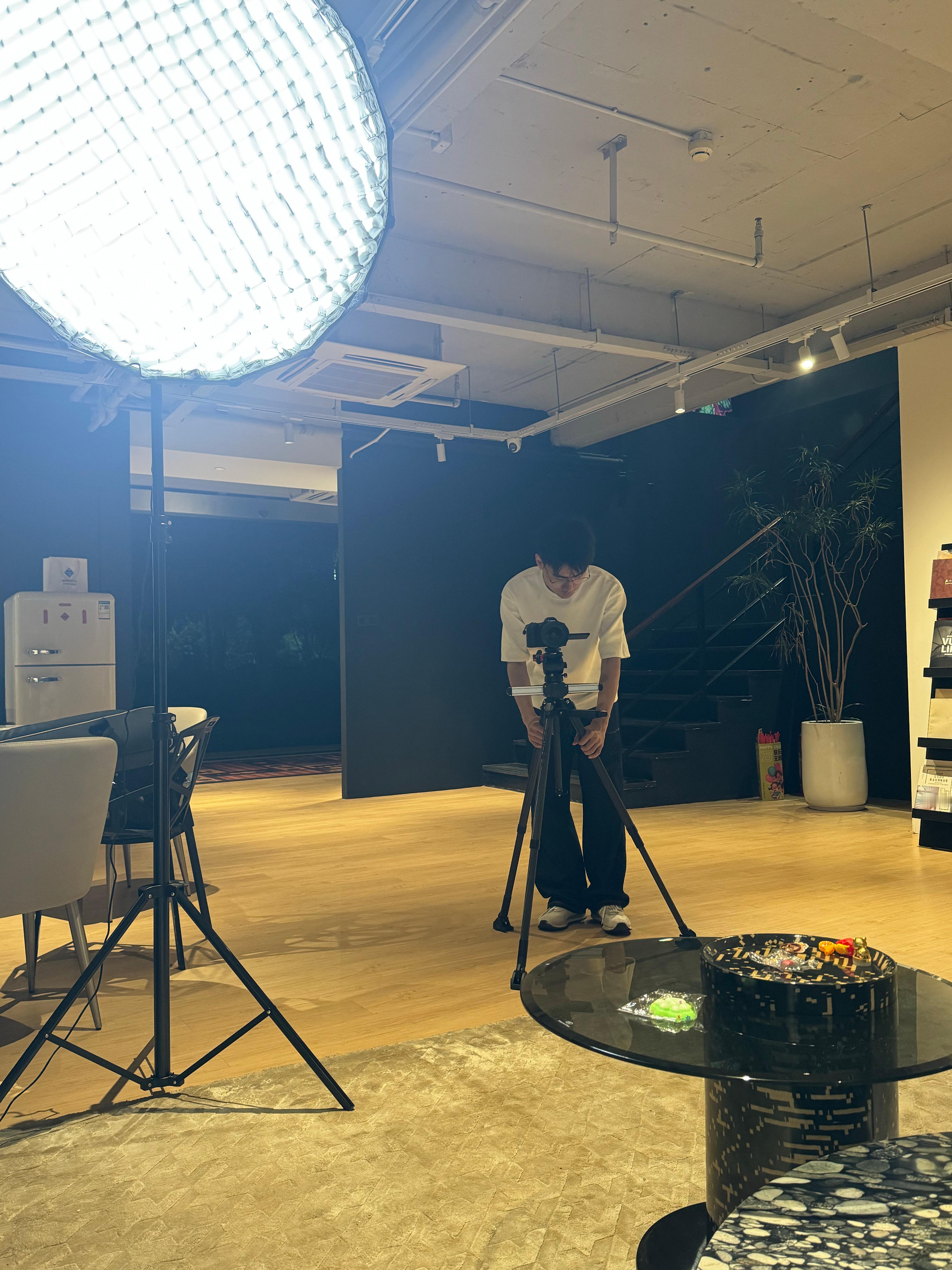 这还租什么办公室啊？直接退租得了，现在开始，我宣布，的办公室就是我的办公室