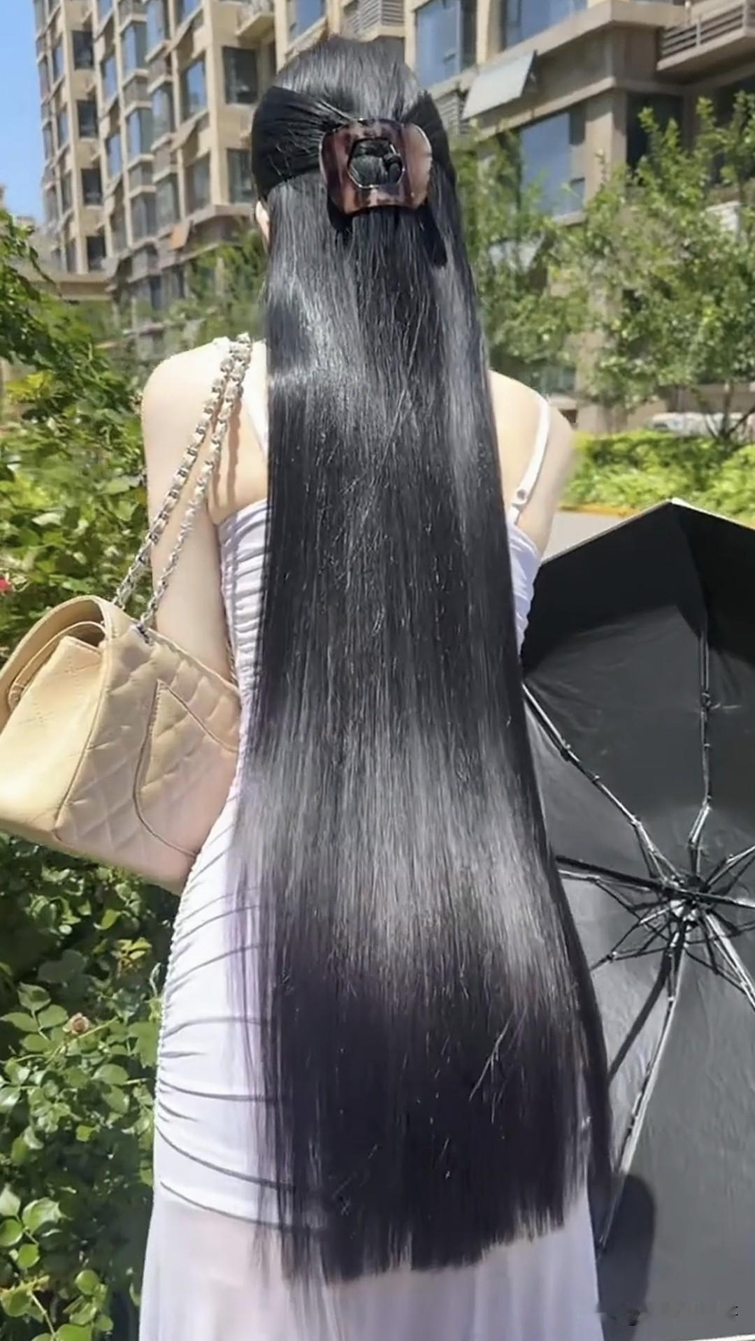 长发飘飘给人的感觉总是那么美……