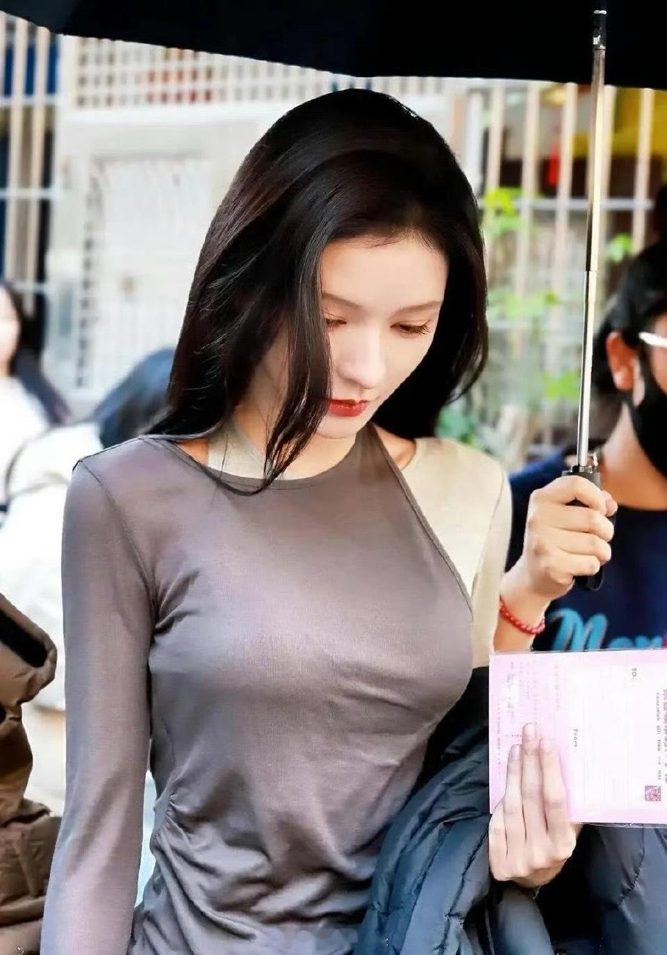 张予曦这衣服肯定很凉快吧 ​​​