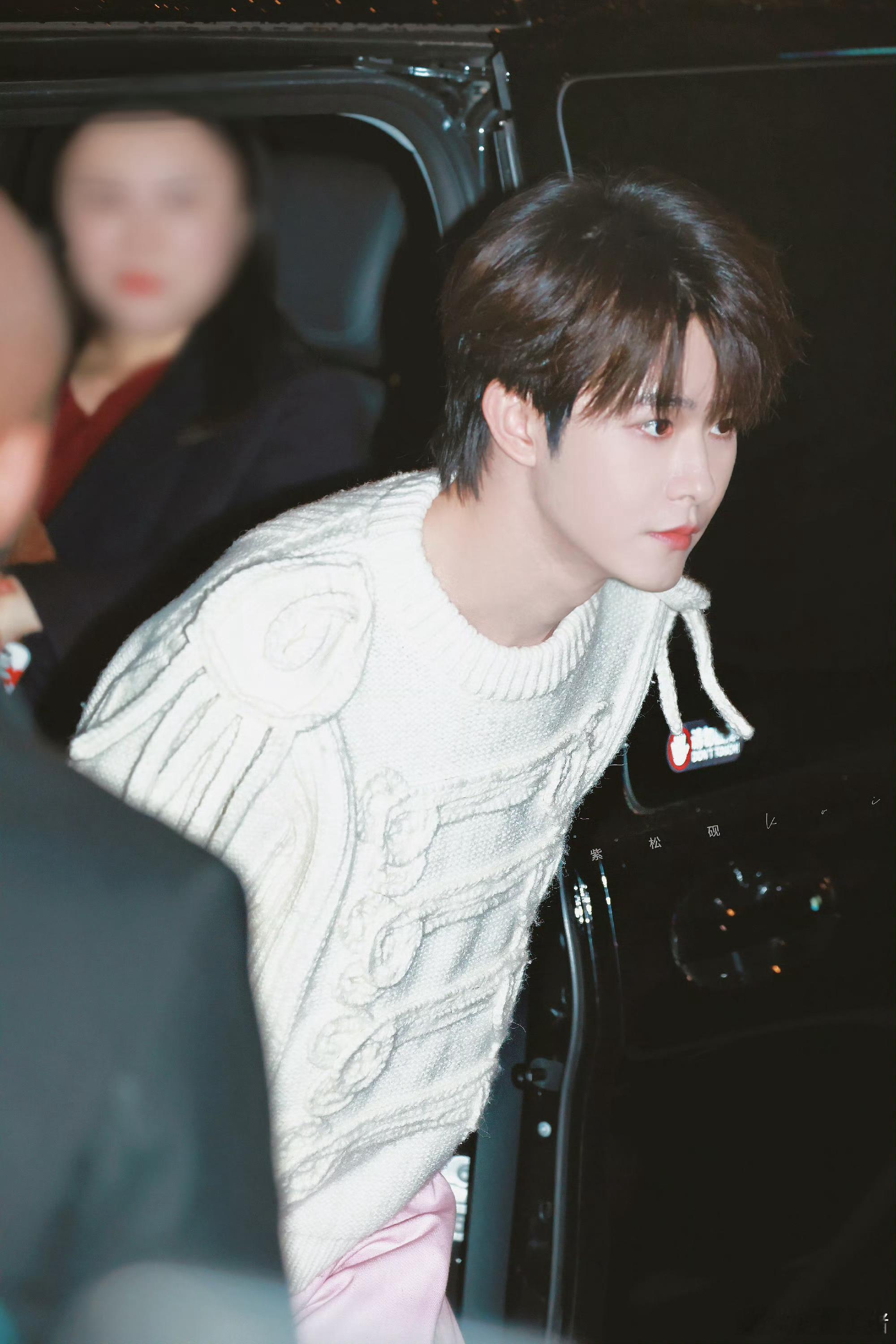 田嘉瑞巴黎时装周Kenzo 晚宴上班饭拍，完全小王子呀