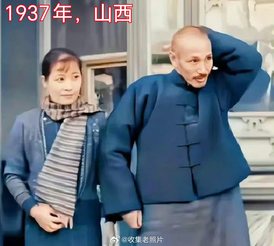 1937年，同一年的伟人与蒋介石。二人的举止气质，天差地别。