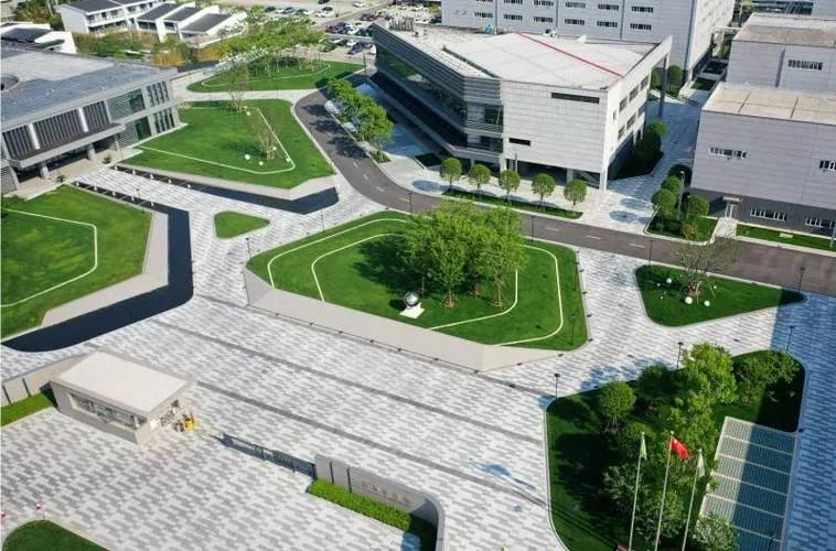 江苏泰州的黄桥镇为何没有发展起来， 作为一个古镇，连旅游业也不发达呢？九十年代初