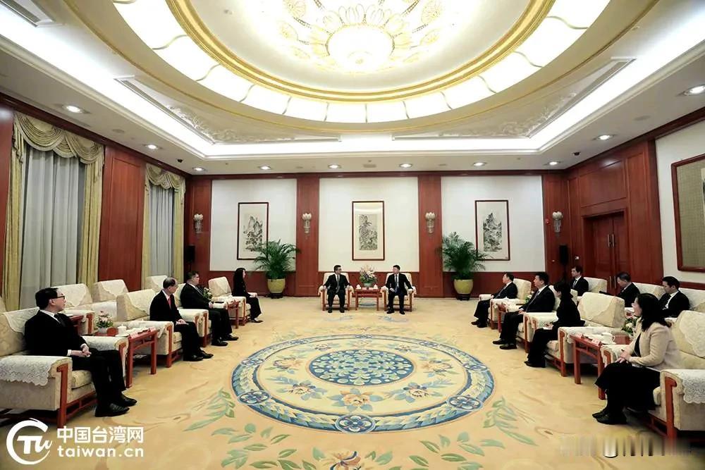 还没正式上任，就访陆，态度不错！刚被新当选的国民党主席郑丽文任命为副主席的萧旭岑