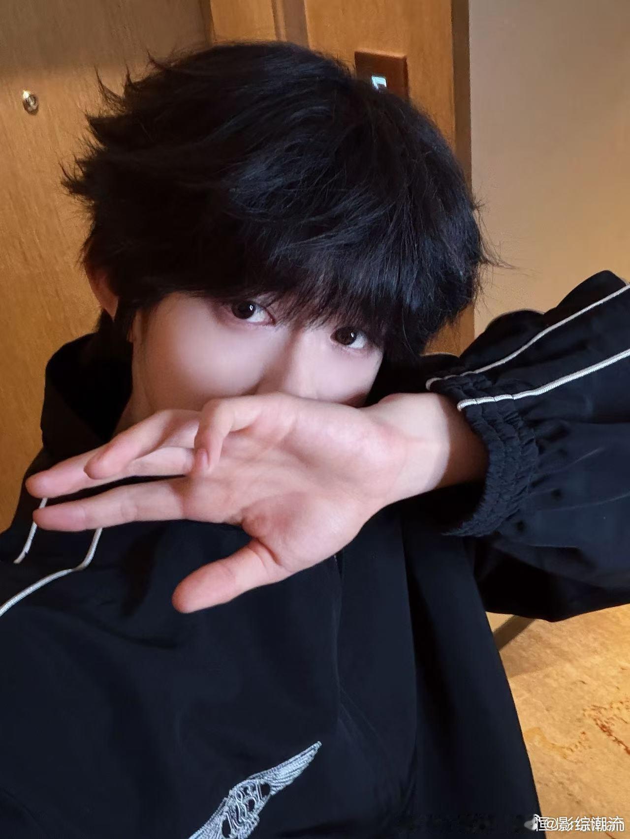 律师称陈奕恒争议公司管理疏漏应担责 私生能轻易蹲守诱导未成年试训生互动，核心问题