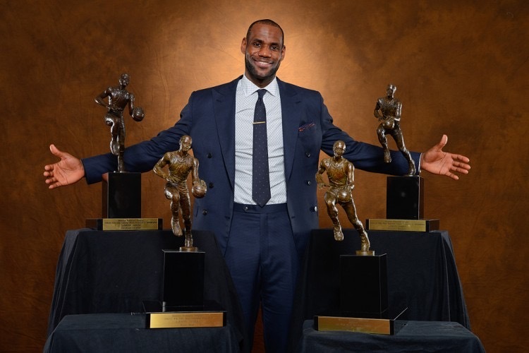 🤔记者评21世纪至今各大奖项：詹姆斯包揽MVP 最佳防守球员最佳新秀 邓肯最佳