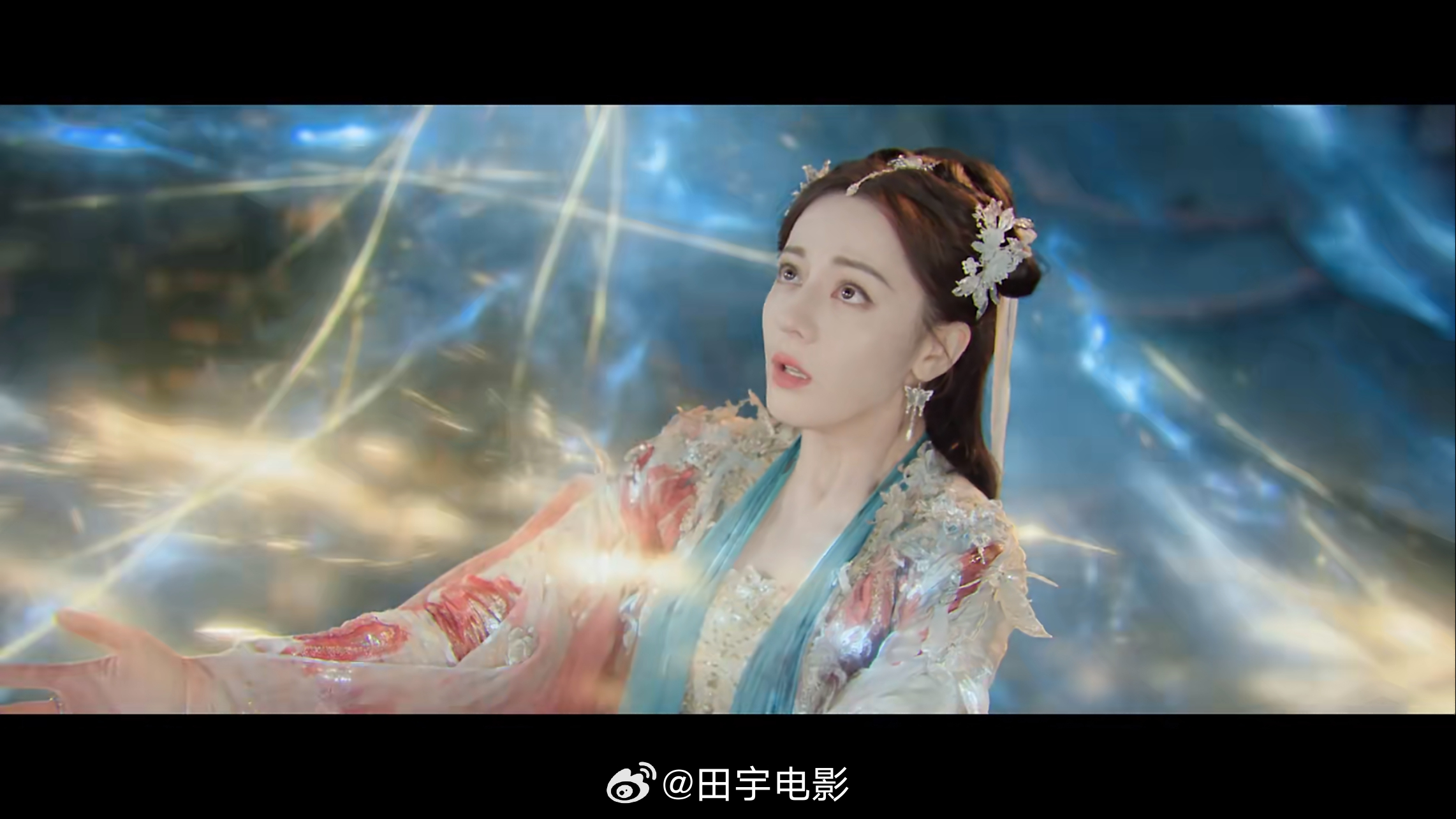 迪丽热巴红衣女鬼塑鸡冻！美翻了，每种色系的妆造，都好好看，迪丽热巴就是天选古装剧