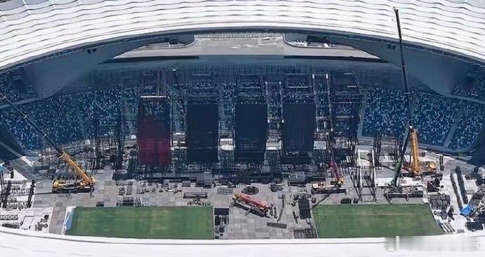 曝时代少年团广州演唱会一人一个大屏网传时代少年团广州演唱会演唱会横开七块大屏，这