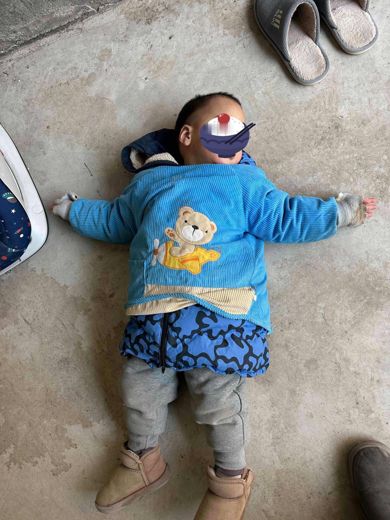 回村旧小孩儿就是皮实！
这次带臭小子回老家正是冬季，回来后换上家乡的“行头”，入