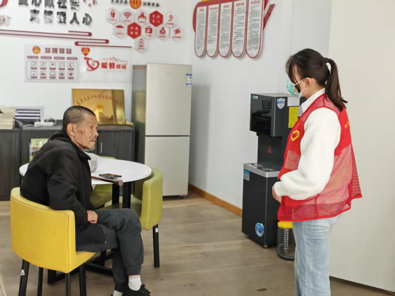 迎泽区独居低保老人突发晕厥 社区工作人员紧急施救暖人心

近日，迎泽区柳巷街道迎