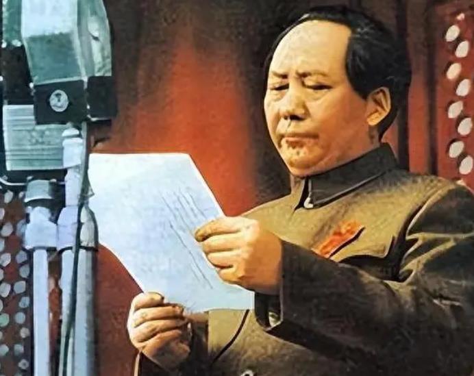 1950年，中央政府决定收回东交民巷，但以美英为首的列强对此却置若罔闻，毛主席不