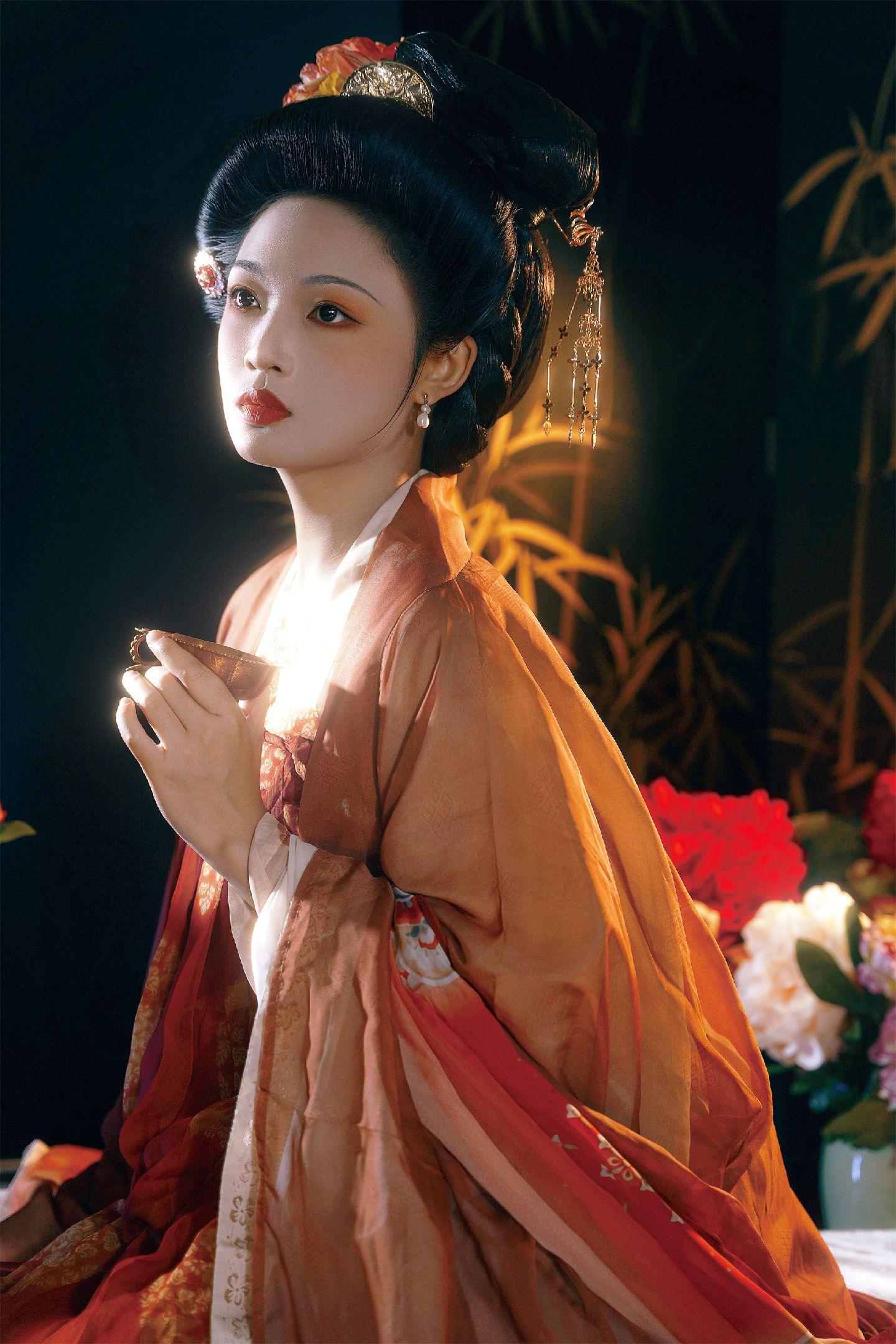 当钗明月 以宴平生。