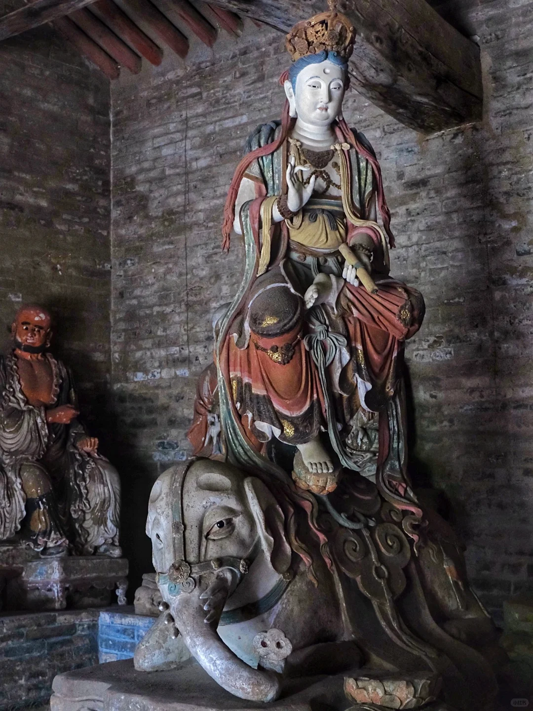 本来没打算去崇庆寺，直到我看到了图2