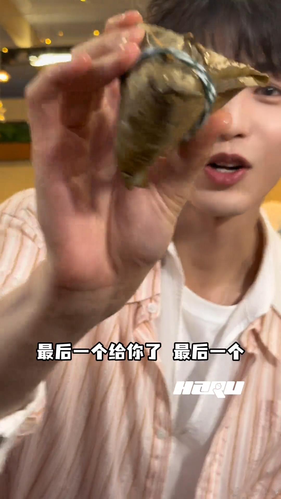 张凌赫梦回言正卖卤水张凌赫言正卖卤水第一视角杨迪在张凌赫面前又争又抢近距离第一视