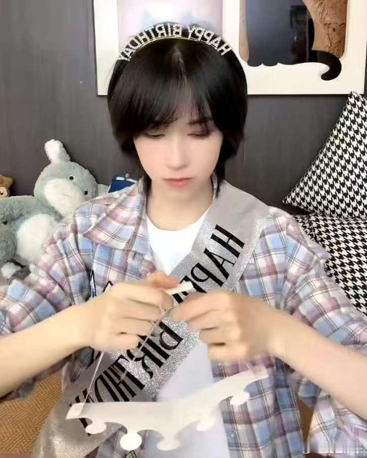 太好了是蒋芸的新歌我们有救了 激动到落泪！蒋芸踩着生日零点空降全新单曲《Spar