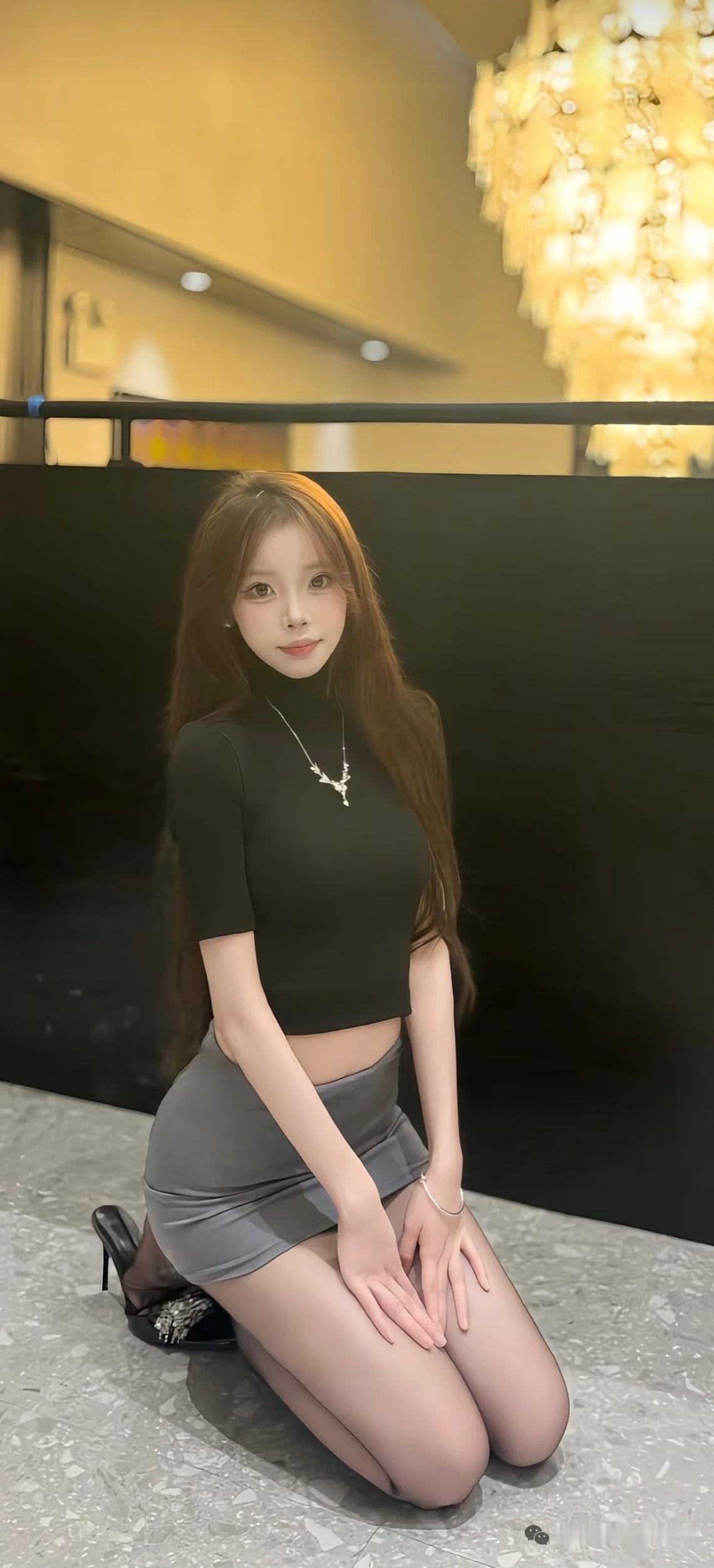 优雅黑裙，气质迷人，时尚穿搭，尽显魅力！💃🏻✨