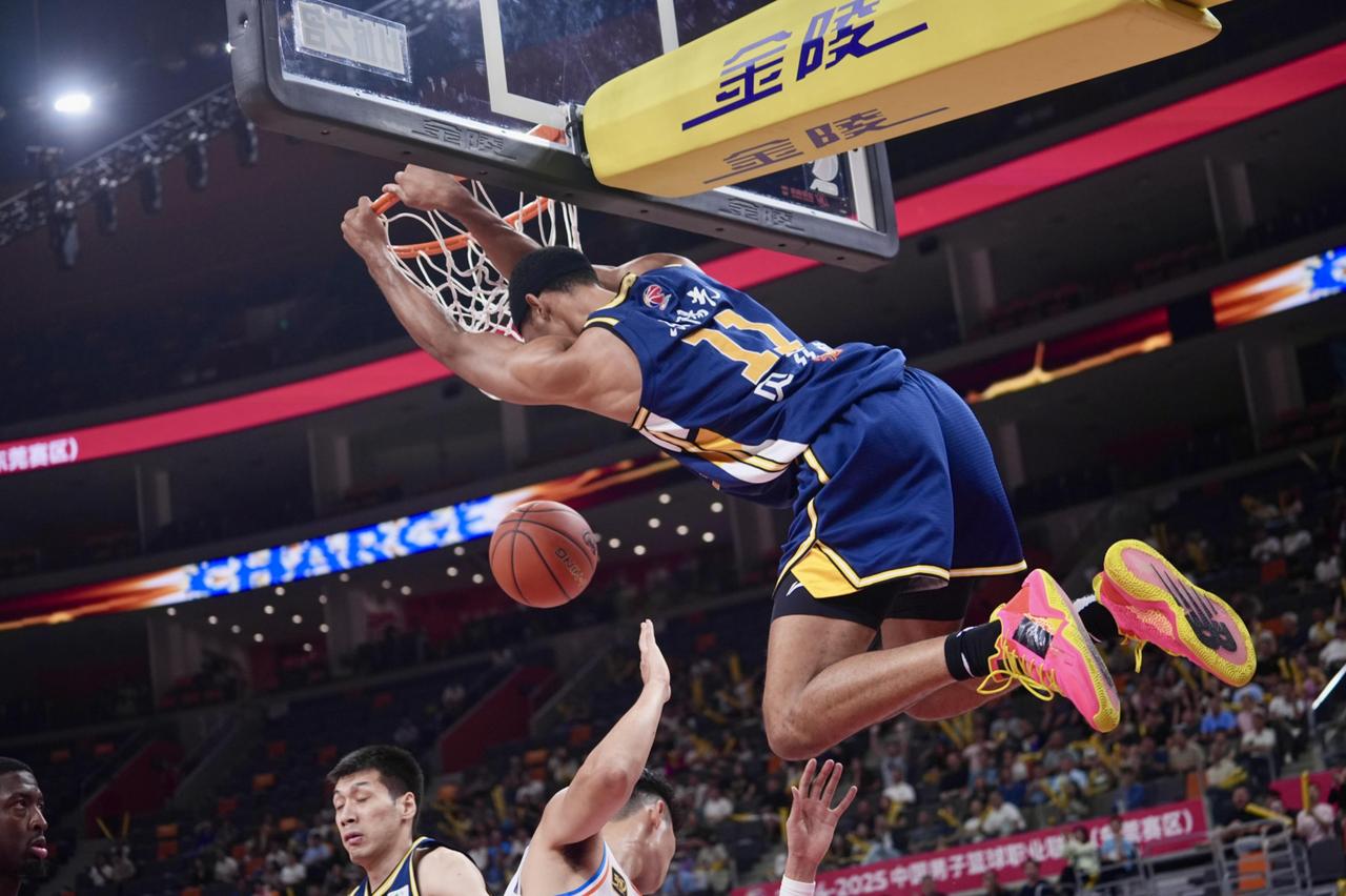 CBA历史上最强硬的发言来了，不管是国内球员还是外援，只要破坏了球队的团结，都必