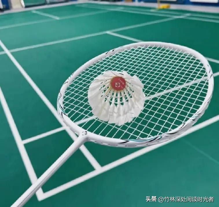 有自己的兴趣爱好
然后做到下面两点会更好
1：深化爱好本身：比如喜欢画画就尝试挑
