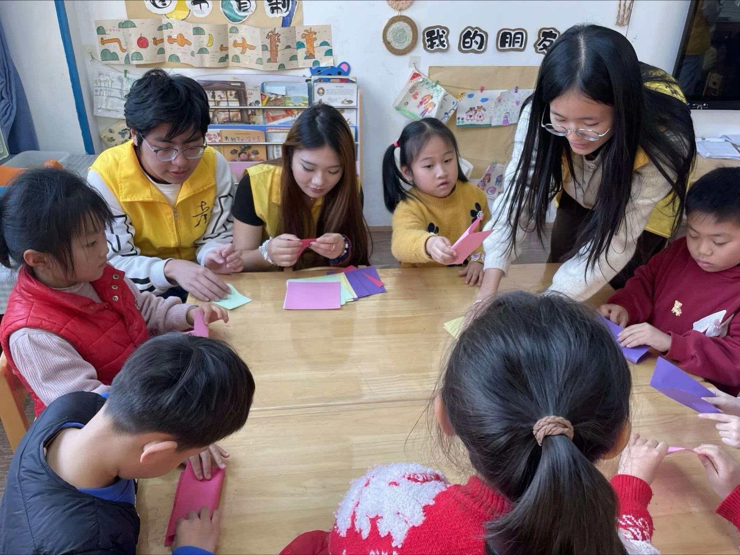 秦岭笑谈【守护童真，预防沉迷】“童享无屏，成长赋能”社会实践队开展防手机沉迷主题