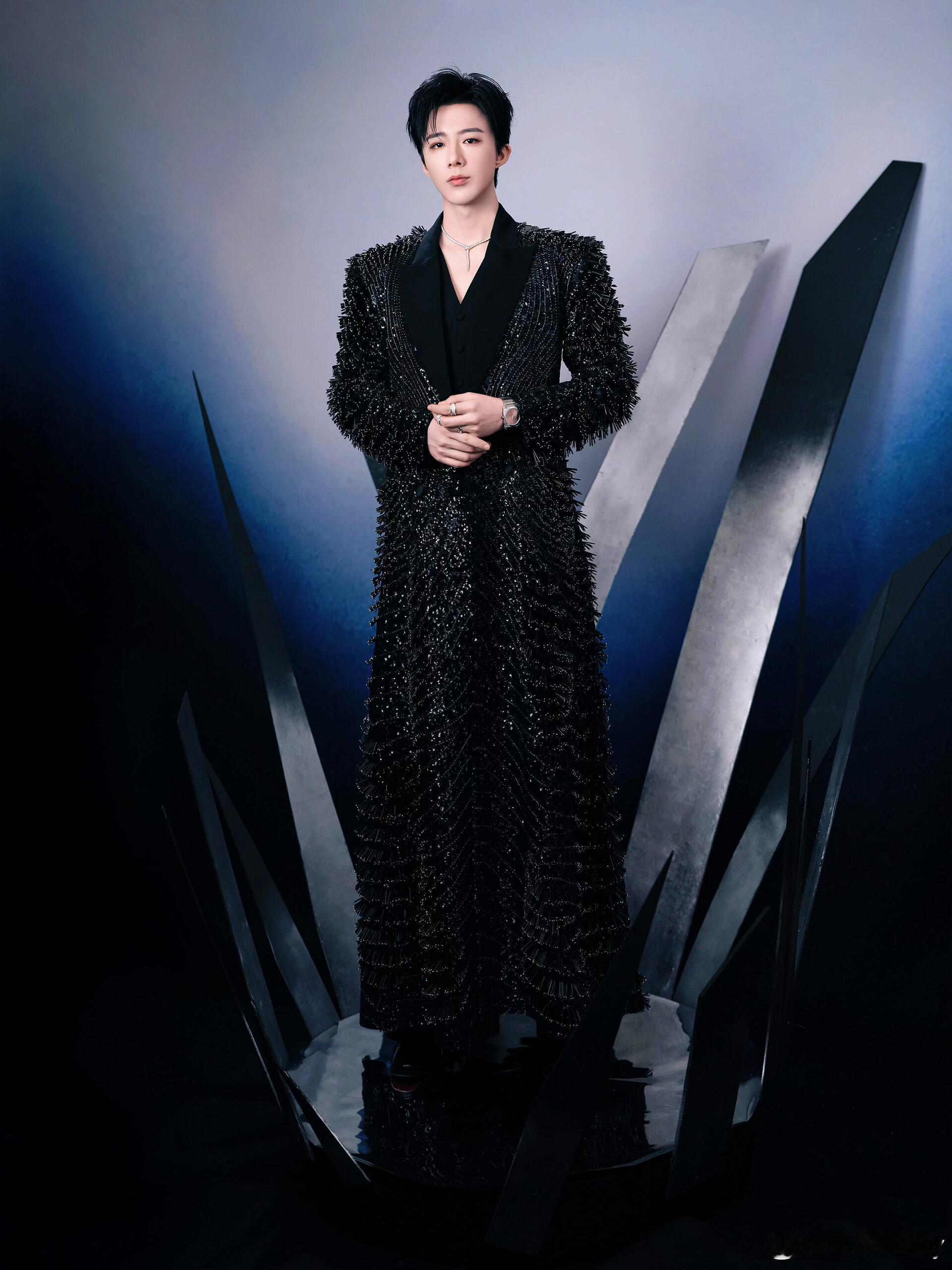 刘宇宁解锁新高定 刘宇宁又解锁高定新成就！以Rahul Mishra 2024秋