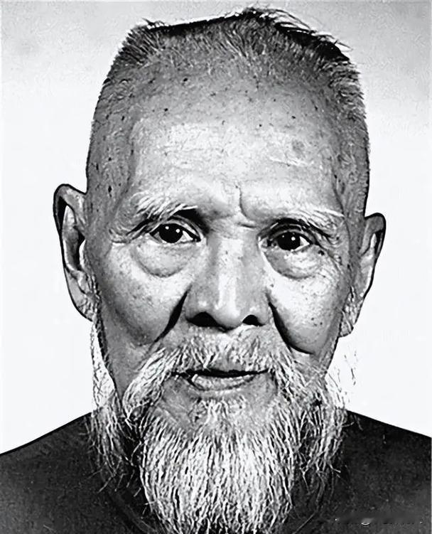 拒绝孙中山，拒绝蒋介石，转身参加开国大典，死后周恩来亲自送花。

1949年10