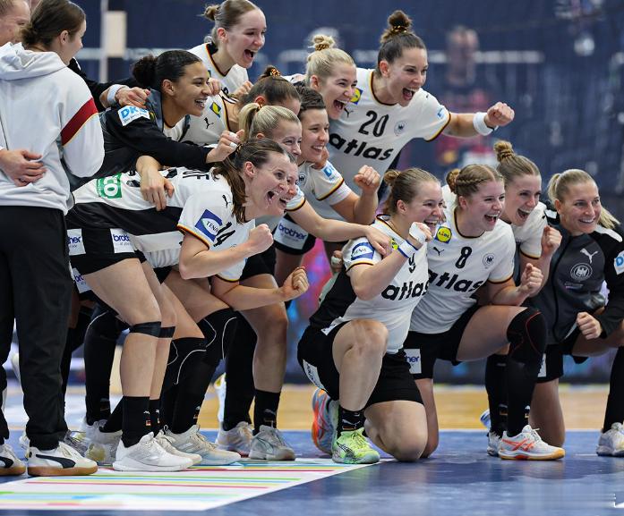 女子手球世锦赛中国队首胜刘婵狂轰10球 德国队无敌横扫率先进八强由德国和荷兰共同