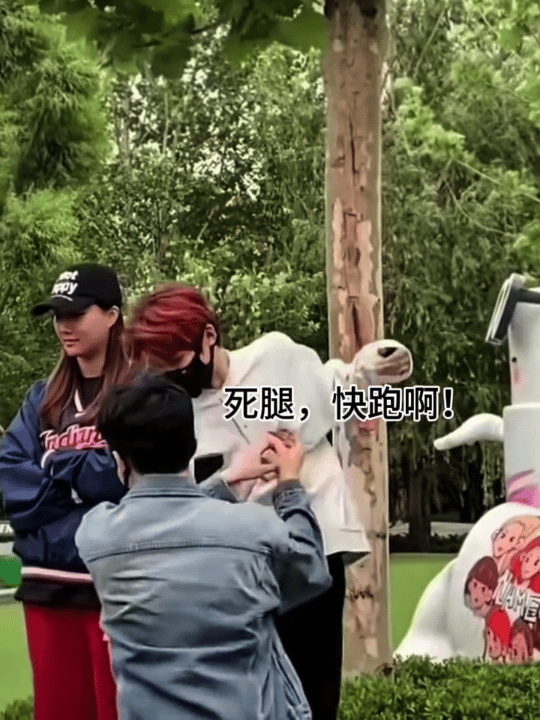 梓渝的反应速度挺快的呀！这个梓渝也太可爱了吧！[笑哈哈]梓渝你好这里不让撕名牌 