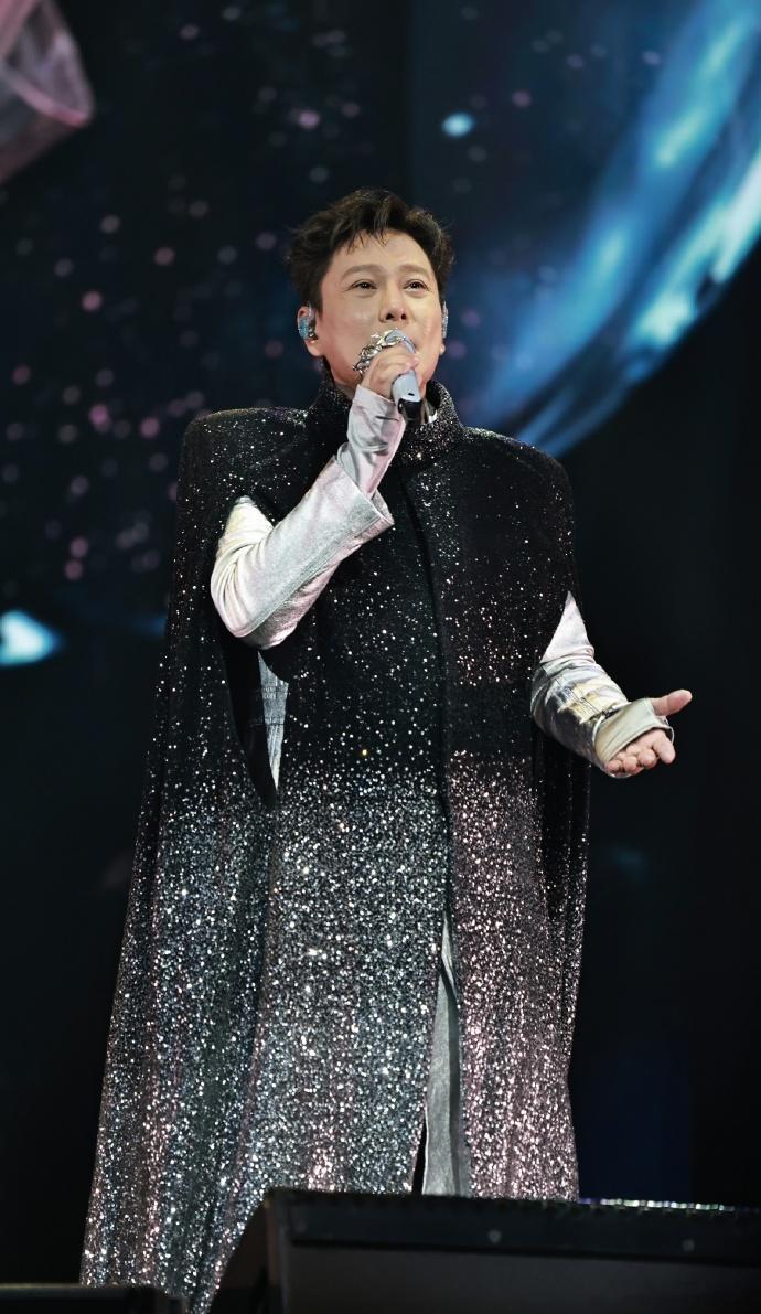 张信哲为了汪苏泷这几天都没接活汪苏泷鸟巢演唱会又一名场面诞生，张信哲空降，抛出没
