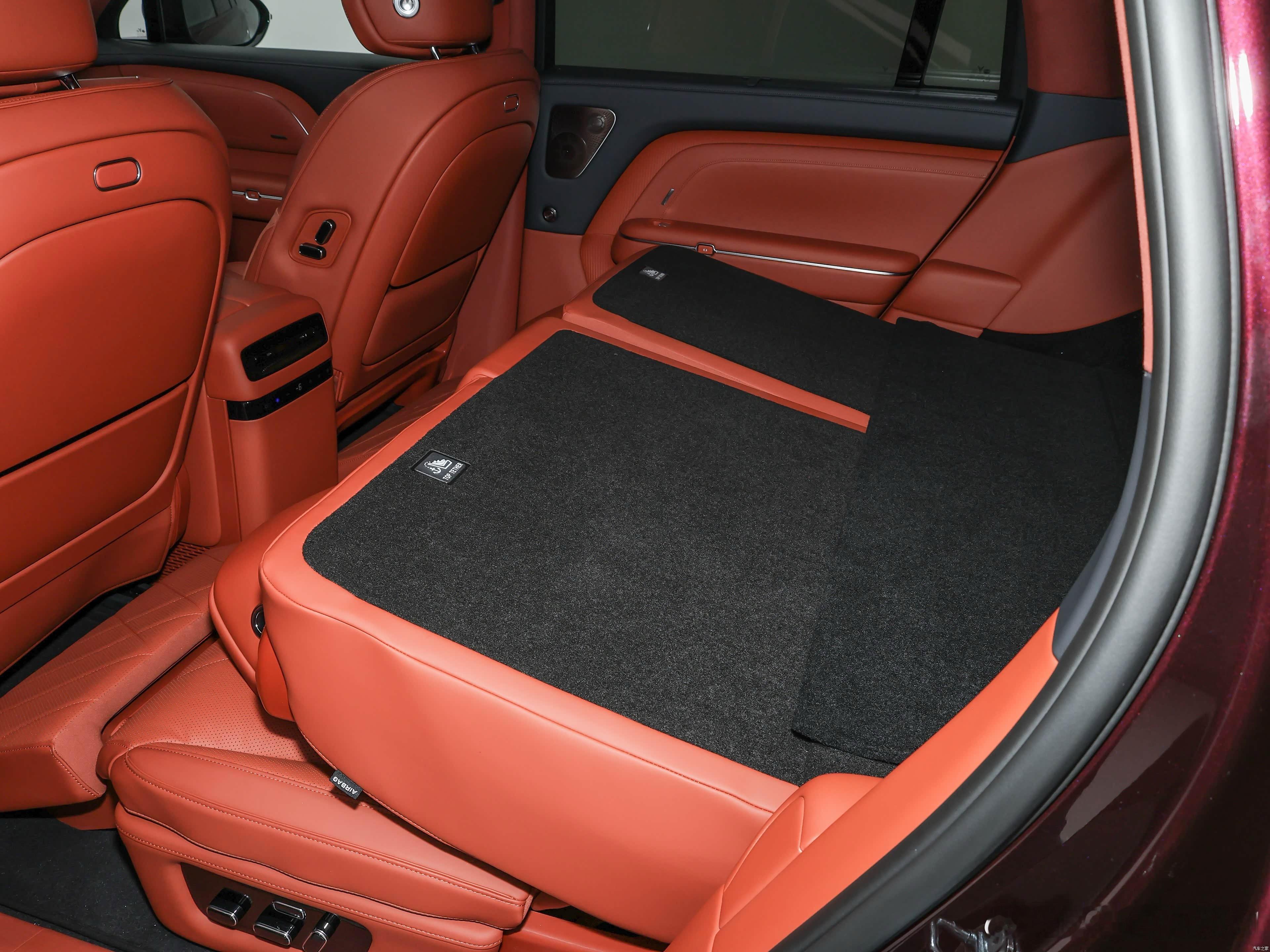 岚图泰山x8 让我有一些期待1️⃣副驾可折叠，方案是坐垫前滑，舒适性应该yylx