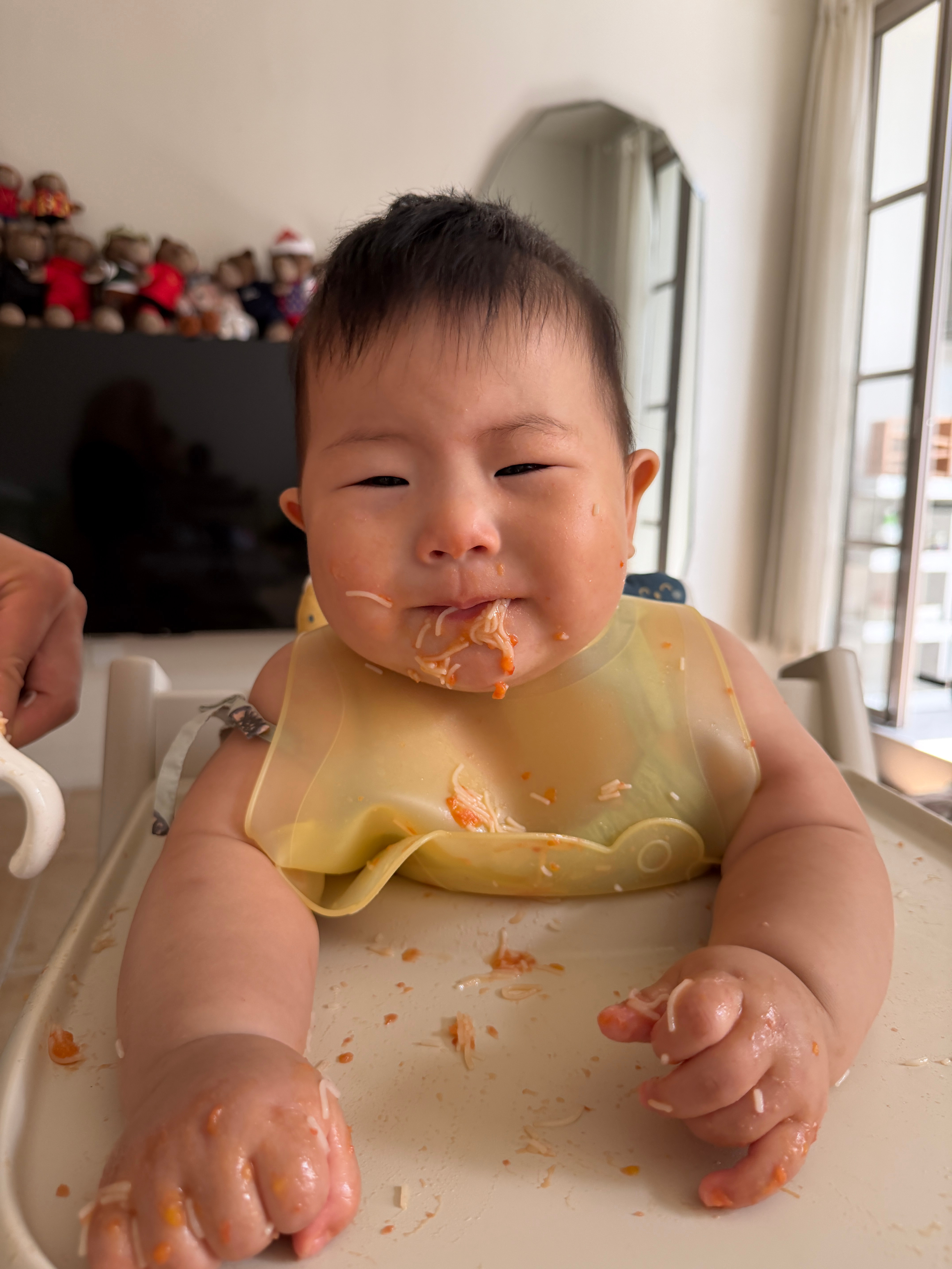 小李昨天给做的辅食 西红柿碎碎面～ 怎么说呢 就小李玩儿的挺开心吧 