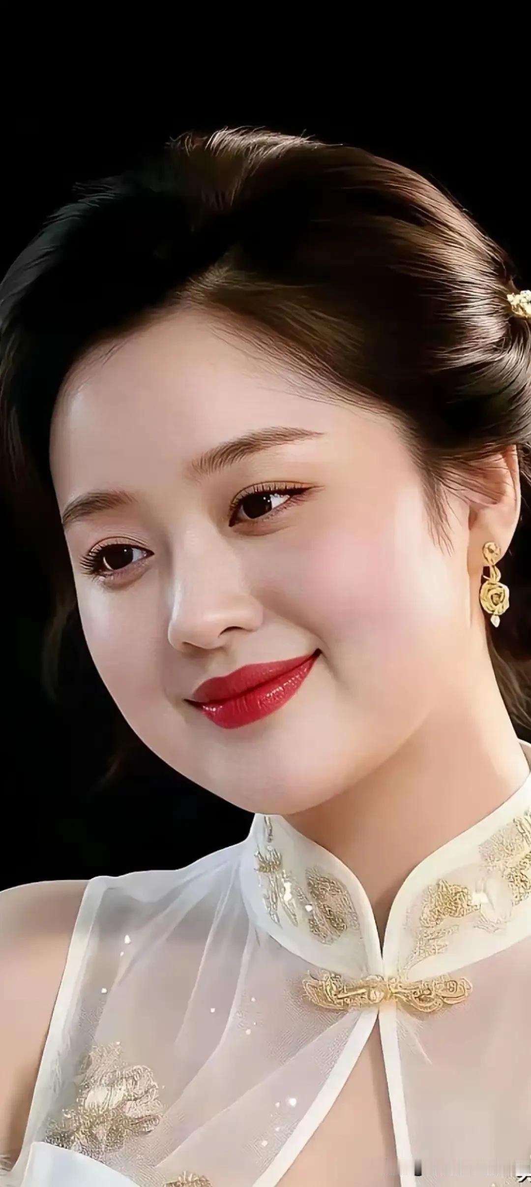 东方美人赞
江山不及美人颜，
东方韵致胜洋媛
明眸有神藏星月，
气质高雅自翩跹