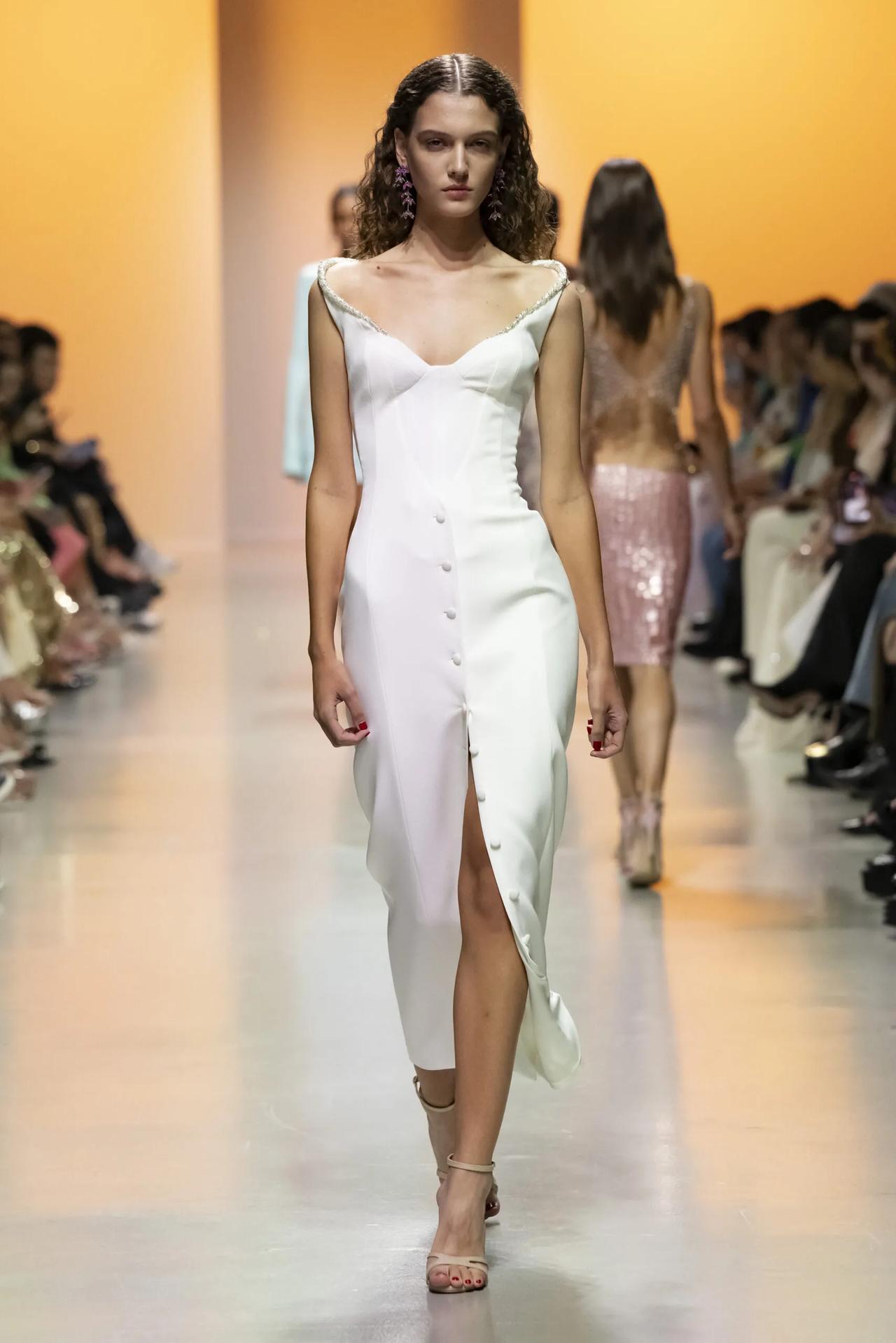 Georges Hobeika 2025 春夏系列时装秀在巴黎时装周上举行。
手