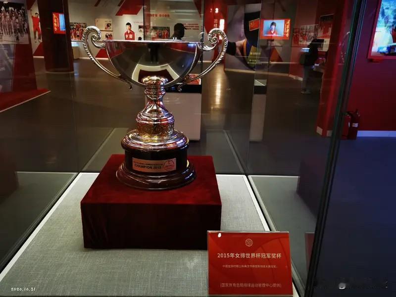 要说中国女排历史上最伟大的教练，郎平绝对是有力竞争者。袁伟民和陈忠和都为女排做出