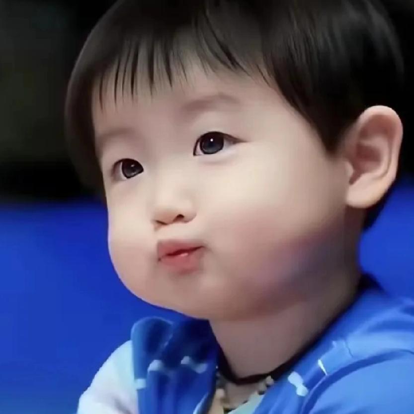 天啦噜！真的要被莎宝萌化了！神秘网友也太爱她了吧，做的图精致到犯规，奶萌又可爱～