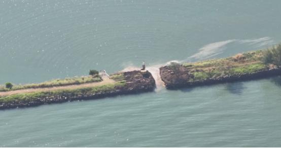 “柬埔寨军队的工兵使用炸药，开着挖掘机，摧毁了达克塔贡大坝。”泰国方面在2025