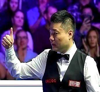 39岁的丁俊晖，还是没能迈过这道坎。
 

连续8年，世锦赛八强大门紧闭。
 