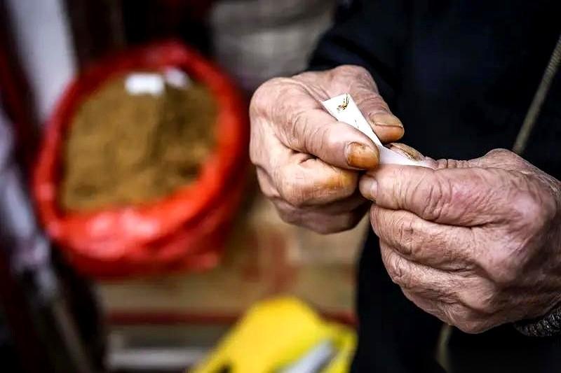 15年，四分之三的烟农都“消失”了。
这不是什么行业报告里的冰冷数字，这是一声巨