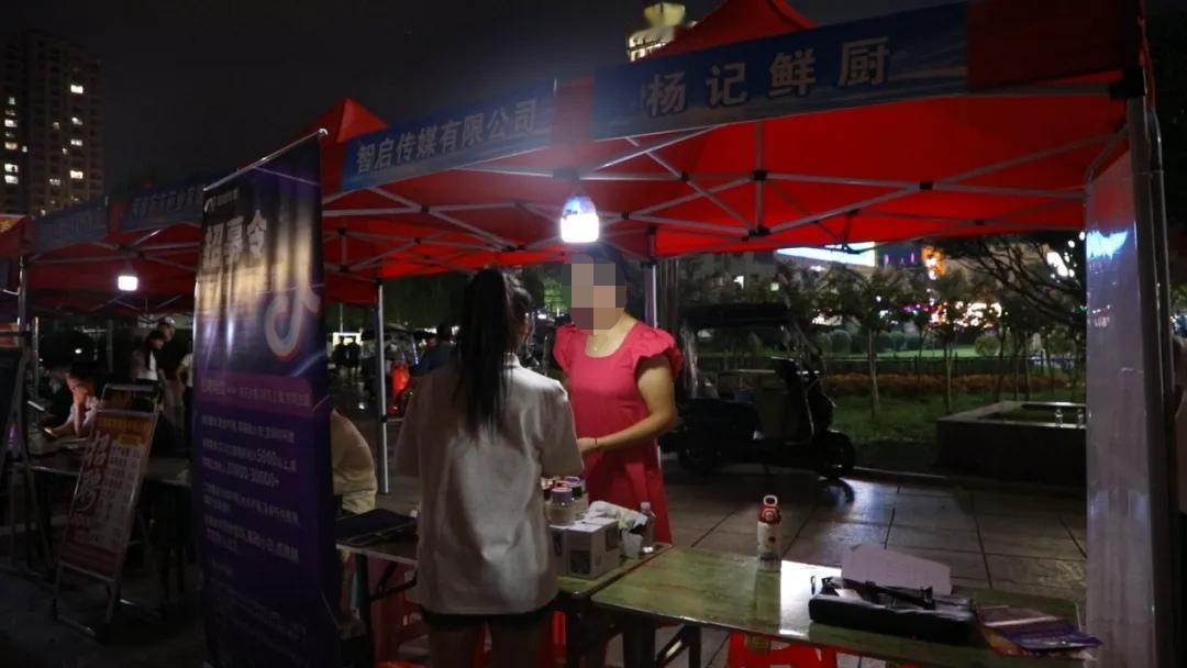 🔥 在社旗，晚上逛夜市的不止是吃货，还有找工作的你！

最近社旗县做了一件超接