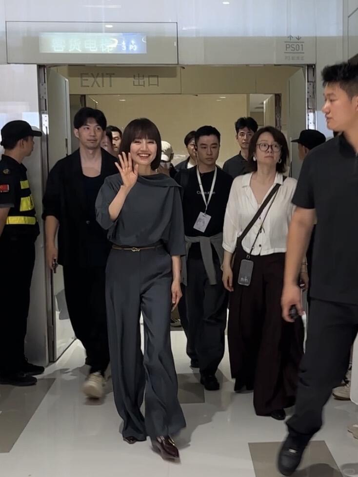 2026年5月15日，袁泉现身长沙IFS，为品牌NEXY.CO“木兰时序”限时精