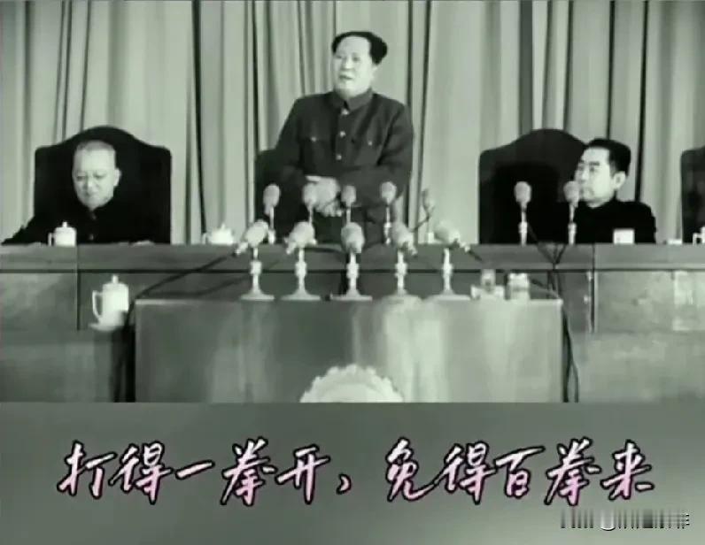 如何应对美国疯狂的关税政策，伟人其实早就给我们定下了策略方针。为什么我们敢于强硬