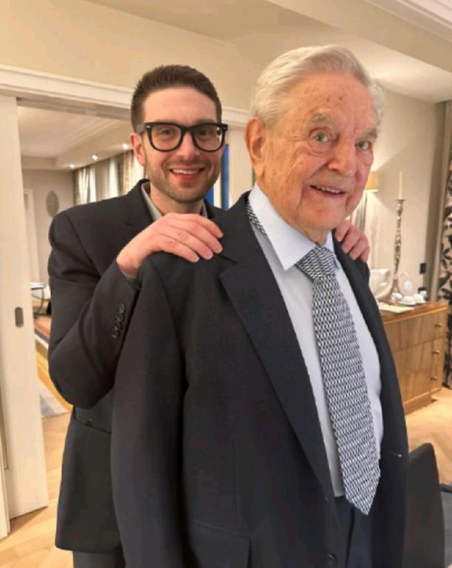 这次庆祝匈牙利胜选的是亚历克斯·索罗斯，开放社会基金会主席 。
索罗斯干预了匈牙