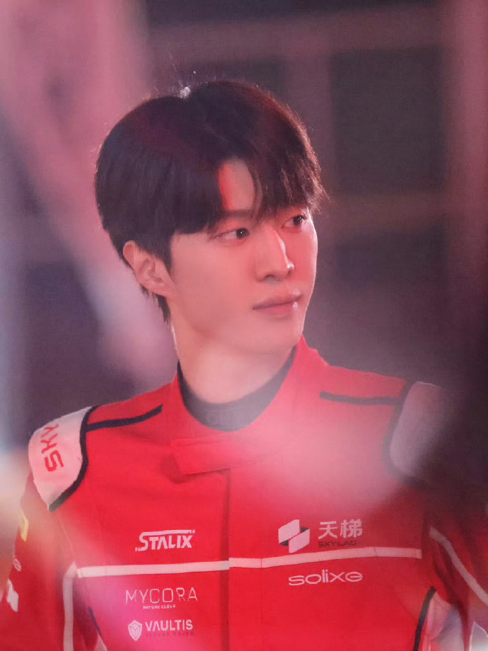 范丞丞飞驰人生3历小海美强惨代表九宫格帅照直接封神😭病号服都藏不住破碎感与少年