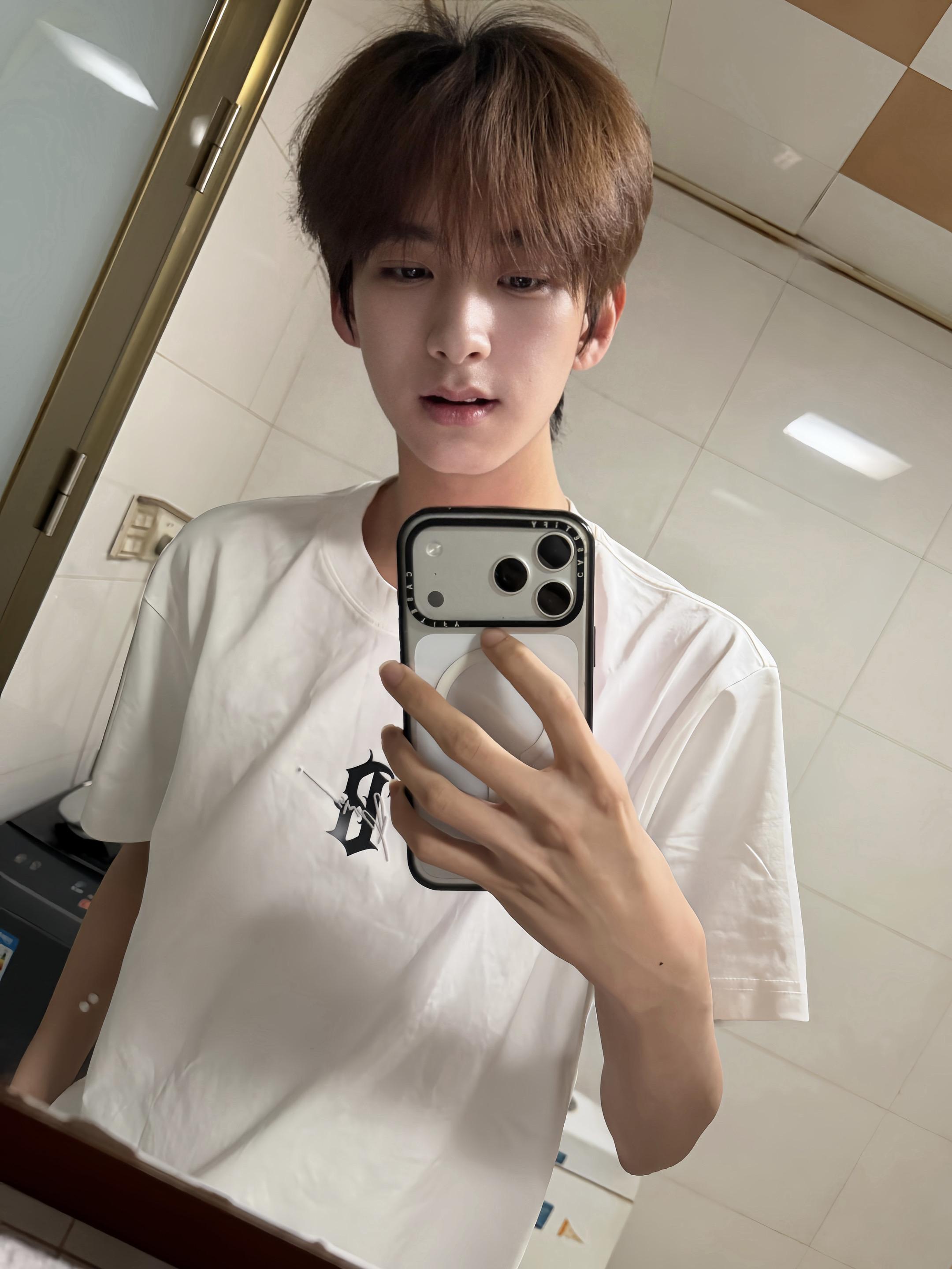 年上左边站 年下右边站 好看的围着我转