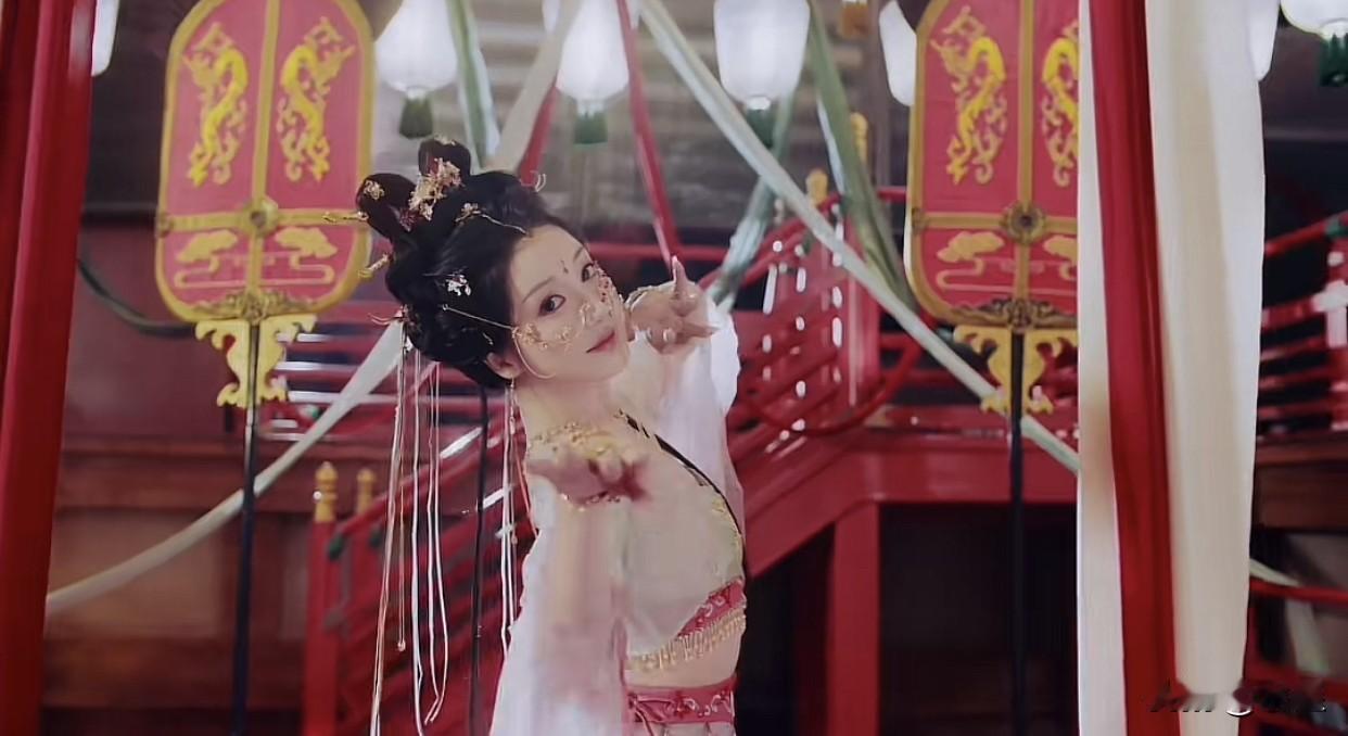 今晚的表演嘉宾好美啊
董宇辉严选的节目肯定不会错
看到闫妮、张嘉益、白冰等诸位老