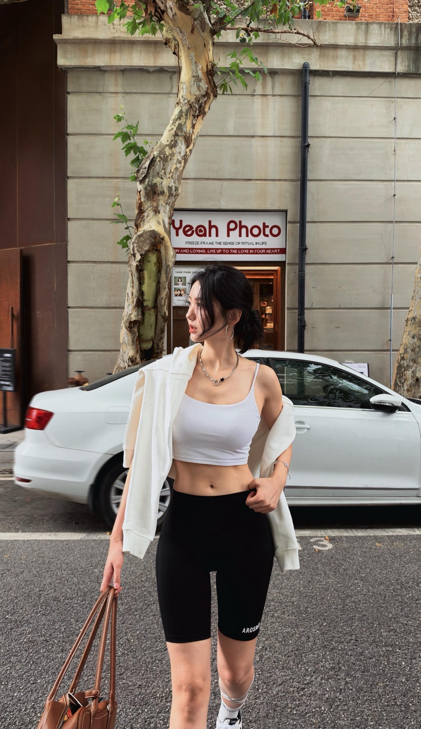 松弛感氛围感穿搭 citywalk穿搭 chic运动风 运动健身女孩穿...