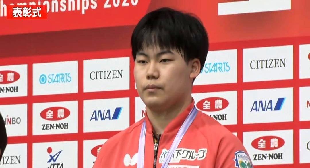 张本智和又翻车了。
 
1月25日，全日赛半决赛，3比4再输松岛辉空，连续两年被