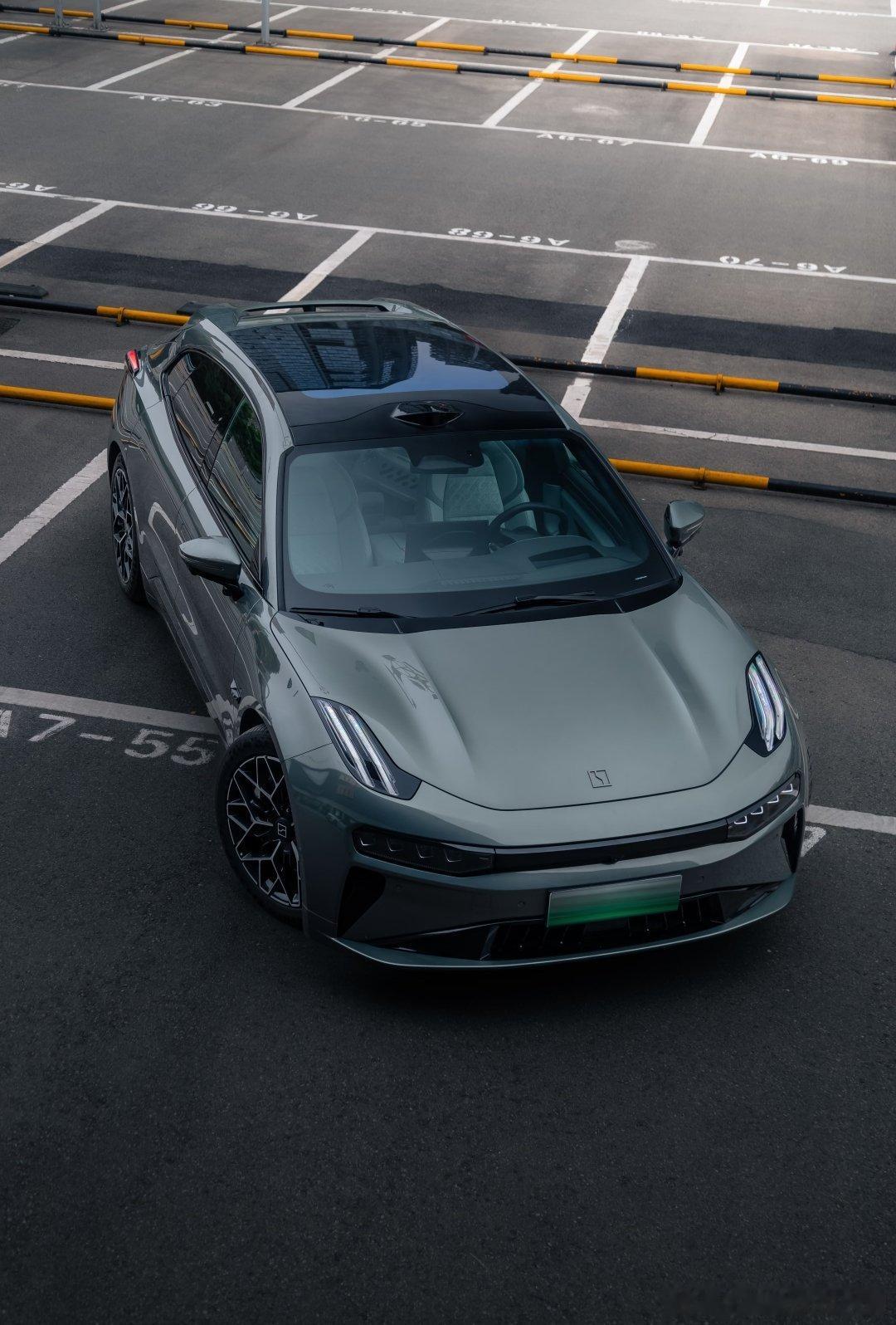 接幼儿园的儿子，他小手一指：“爸爸，我要坐‘太空船’！”我启动“儿童娱乐模式”，