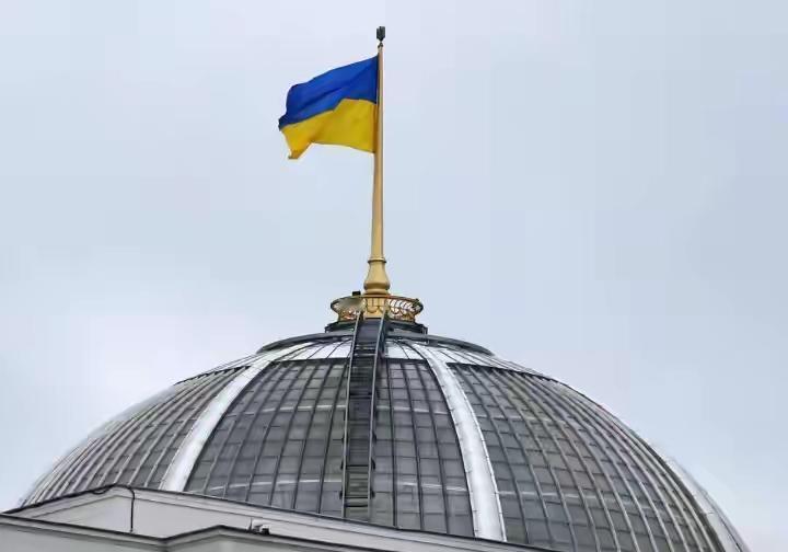 美国强推的28点“和平方案”，实则是逼乌克兰签城下之盟，割地裁军弃主权，与俄罗斯